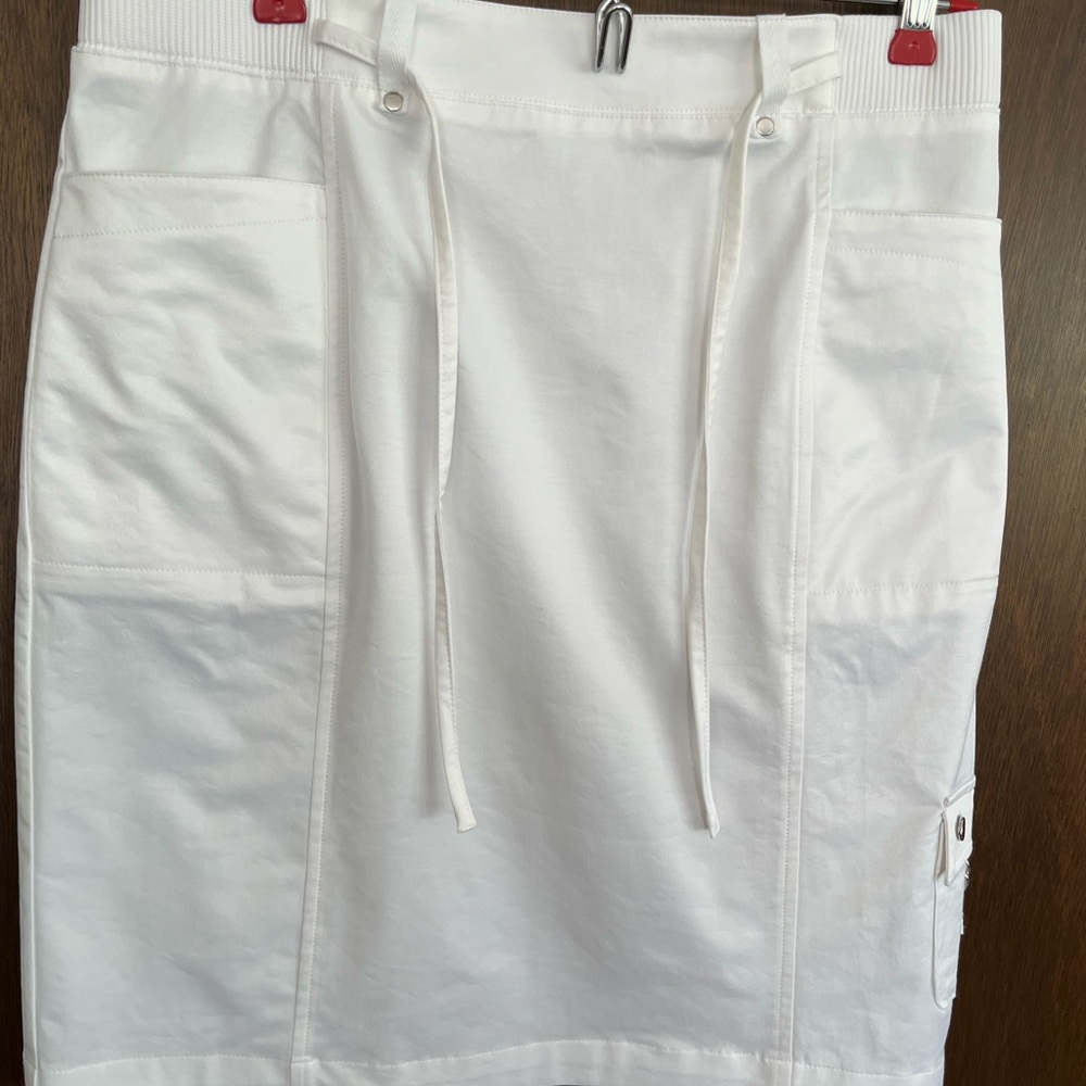 Chic White Pencil Skirt